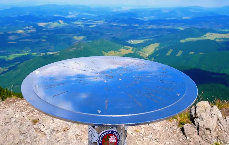 Veľký Choč cez Likavský hrad